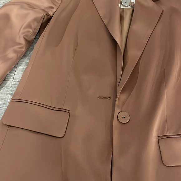 Blazer - Picture 3 of 3